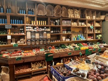 Fruits and vegetables food shop in Paris